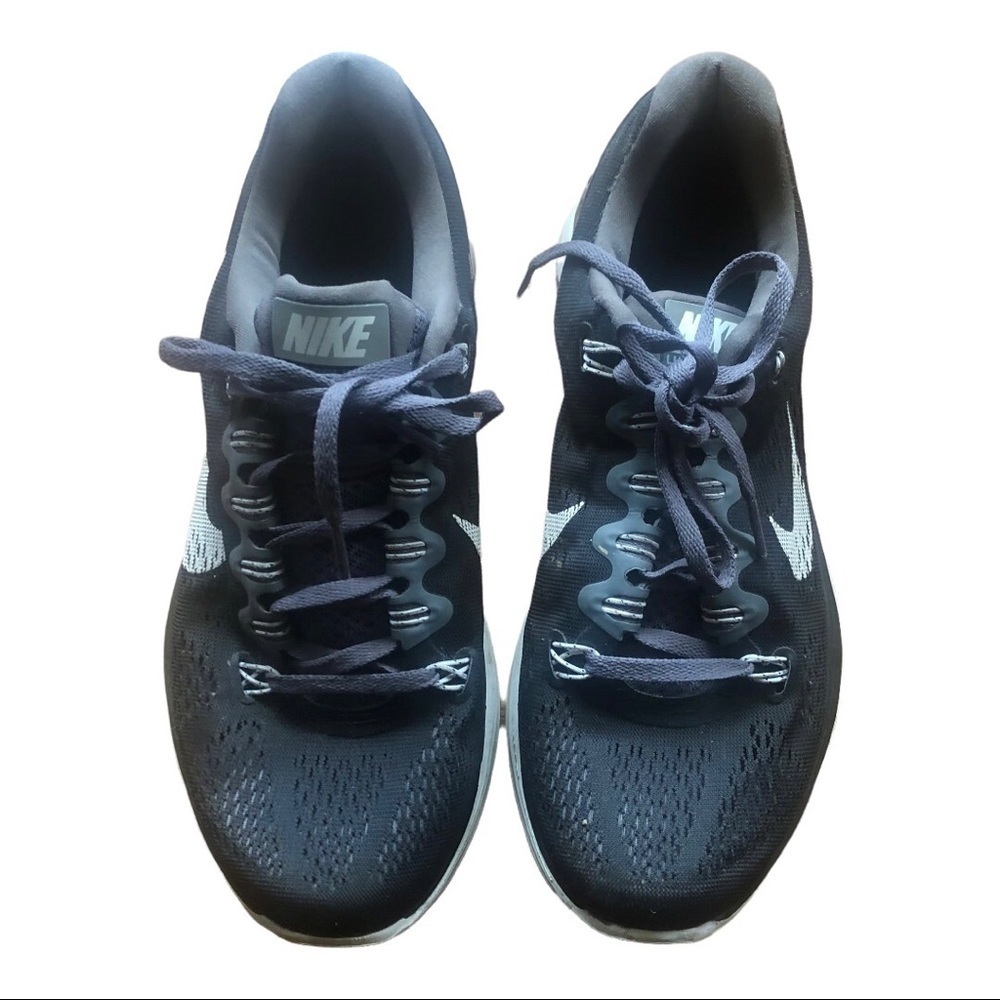 Women’s Black Nike Size 9 in Excellent Used Condition